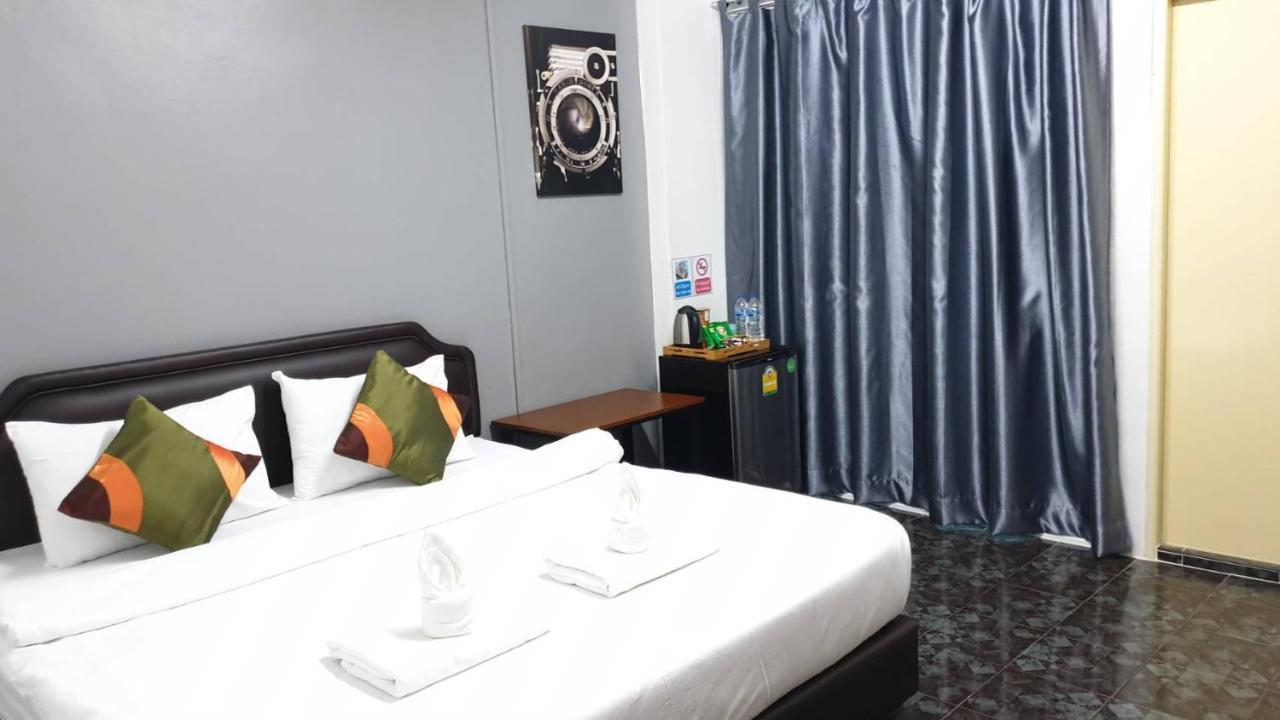 Ada Apartment - อาดา อพาร์ทเมนท์ Bangkok Buitenkant foto